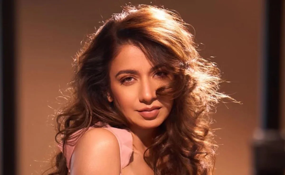 Jasmine Sandlas Survived On Food Stamps In US, Lost Father Before Fame Found Her