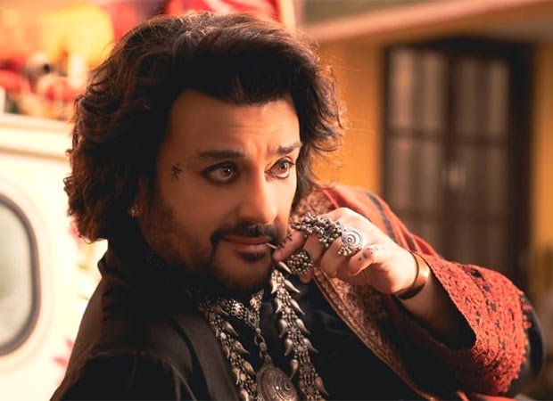 Adnan Sami debuts dramatic new avatar featuring tattoos, layered jewellery, and vintage drama : Bollywood News