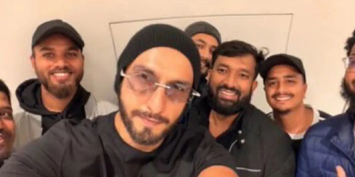 Ranveer Singh’s Selfies With Fans From The Sets Of Shah Rukh Khan’s King Go Viral