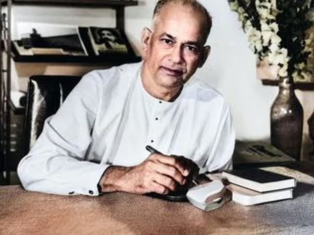 बिना सैलरी के थिएटर में किया काम, खड़ा किया खुद का प्रोडक्शन हाउस, नए-नवेले एक्टर्स को बनाया स्टार