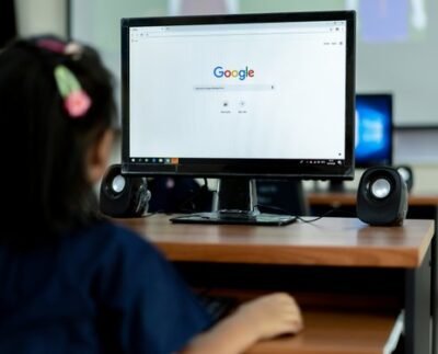 वकालत समूह बच्चों की गोपनीयता को लेकर Google की जांच करने के लिए FTC पर दबाव डालते हैं 08/25/2023